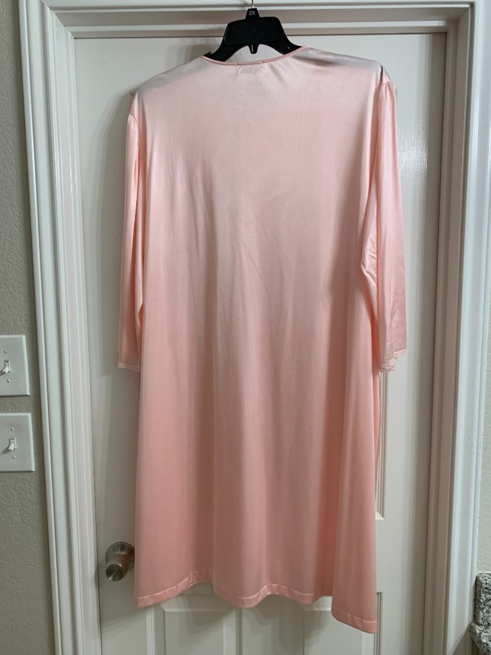 Vanity Fair Women's Pink Satin Robe, Size 3X - Picture 2 of 4